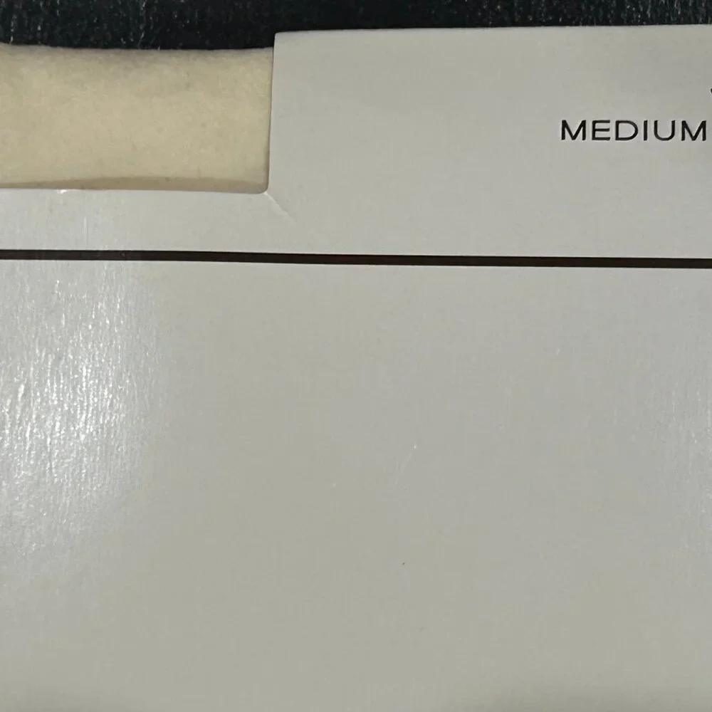 BCBG BCBGMAXAZRIA OPAQUE 60 DENIER IVORY TIGHTS M / L  - RARE FIND NIP